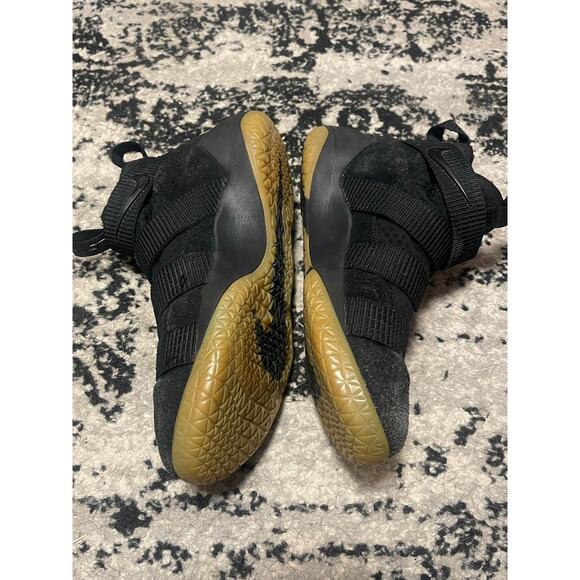 Nike LeBron Soldier 11 'Black Gum' Sneaker Men's Size 9.5 - Picture 5 of 5